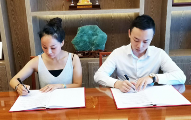 恭賀重慶渝北區(qū)邱美女士順利簽約翌芙萊！