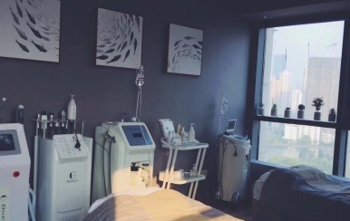 武漢打工妹創(chuàng)業(yè)開(kāi)美容院，沒(méi)上美團(tuán)，三個(gè)月盈利回本。